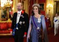 Princesa Kate surpreende com vestido longo e tiara que ela nunca usou antes