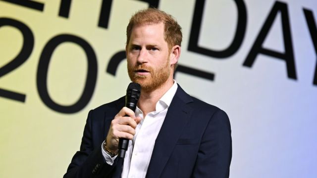 Príncipe Harry quer corte real separada, fonte de reivindicações