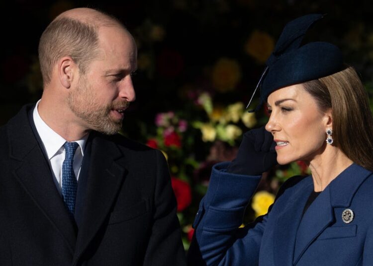 Príncipe William é pego usando sinal secreto com Kate Middleton
