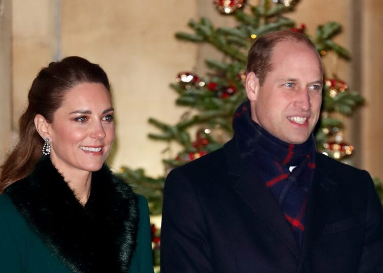 Príncipe William e vizinhos de Kate Middleton chateados com a árvore de Natal