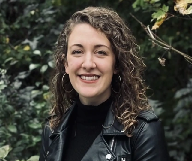 Professor de música da Spruce Elementary ganha nomeação nacional e publica novo livro