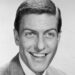 Quando Dick Van Dyke completa 100 anos, relembramos sua carreira lendária
