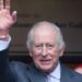 Rei Charles e Rainha Camilla descartam seu cartão de Natal de 2025