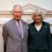 Rei Charles e Rainha Camilla enviam desejo real de Natal com clipe vibrante do palácio