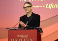 Robert Downey Jr. assa Gwyneth Paltrow de maneira divertida no THR Women in Entertainment Gala