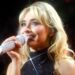 Sabrina Carpenter presenteia os fãs com a versão bônus de ‘Man’s Best Friend’