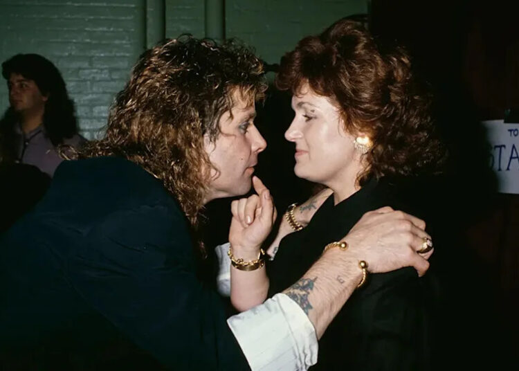 Sharon Osbourne desmorona ao revelar as últimas palavras de Ozzy antes de sua morte: 'Beije-me... abrace-me com mais força'