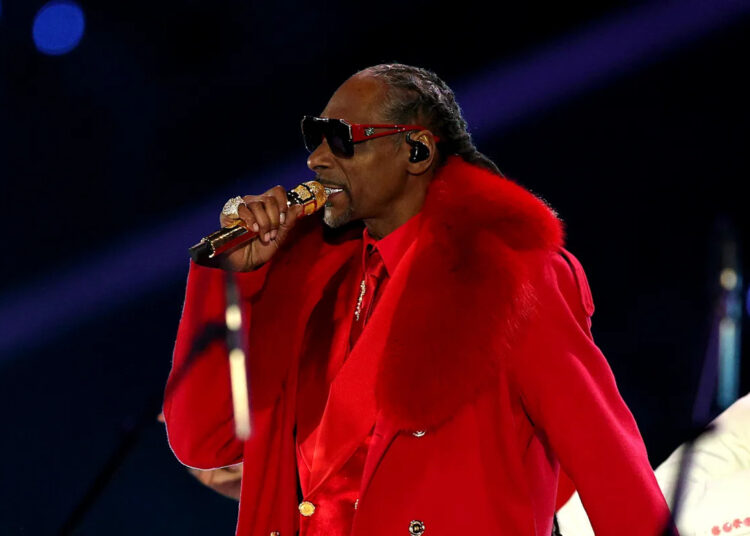Snoop Dogg é a manchete do anúncio de entretenimento de Natal da NFL da Netflix com Huntr / x, Andrea Bocelli e mais: Assistir