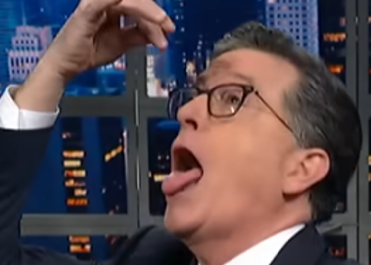 Stephen Colbert encontra uma maneira de ouro para zombar do último elogio de Trump