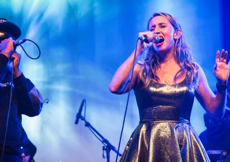 Subindo ao palco global com música e IA