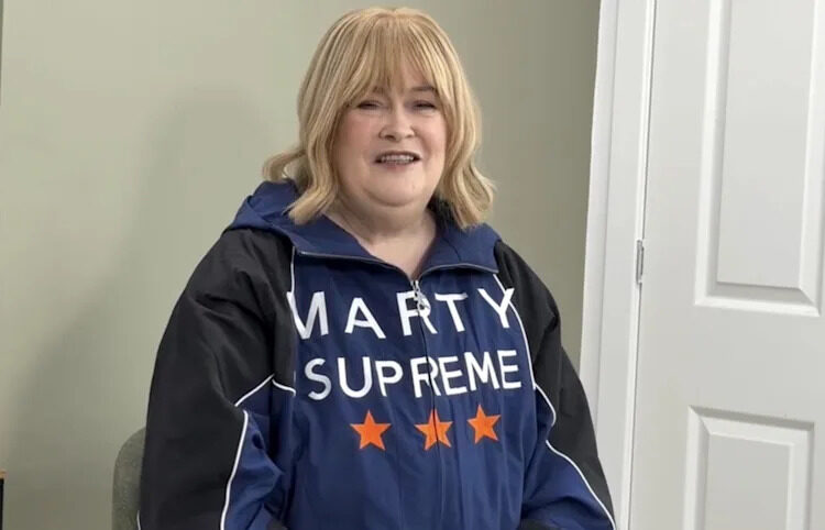 Timothee Chalamet recebe homenagem surpresa de 30º aniversário de Susan Boyle após presente de jaqueta 'Marty Supreme'