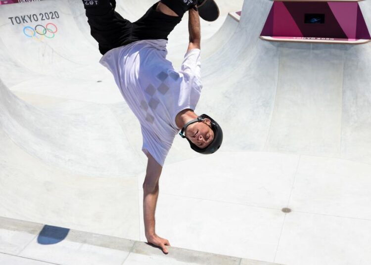Tony Hawk faz estreia no balé 'Quebra-Nozes' em San Diego