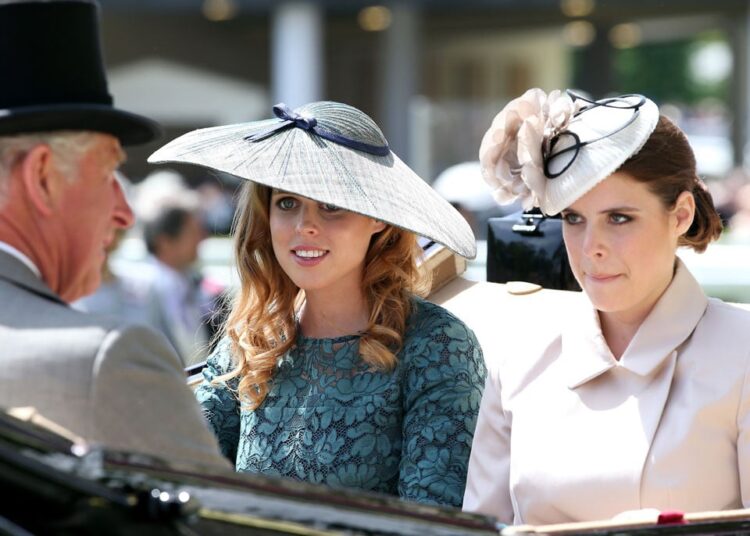 Toupeira expõe o tratamento que o Rei Charles dispensou a Beatrice e Eugenie no almoço de Natal