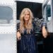 Trisha Yearwood anuncia EP 'The Mirror (Deluxe)' e nova turnê acústica