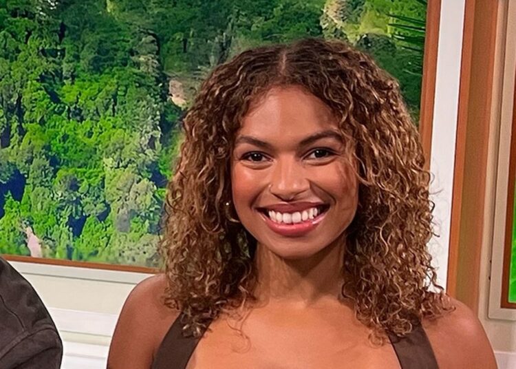 Uma estrela de I'm A Celeb secretamente envolvida na Austrália dizendo aos fãs 'Eu disse sim'