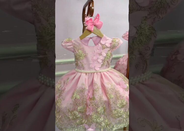 Coleção Realeza Jardim Encantado 👑❤️ Vestido em forma de joia, sua pequena uma verdadeira princesa!