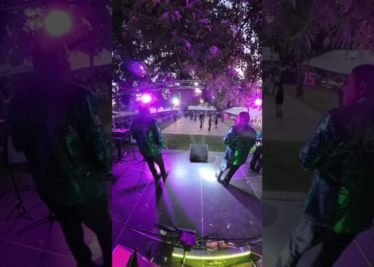 Ordeñando la vaca (Realeza en vivo)