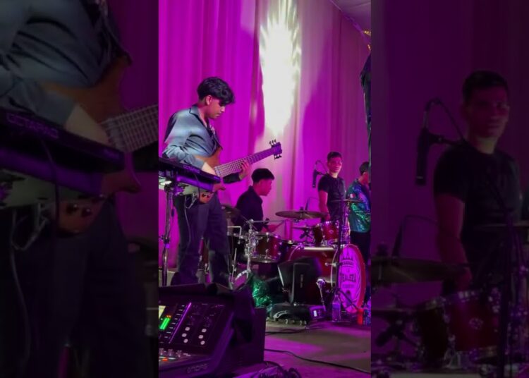 Las huilotas purpúreo/ Realeza en vivo