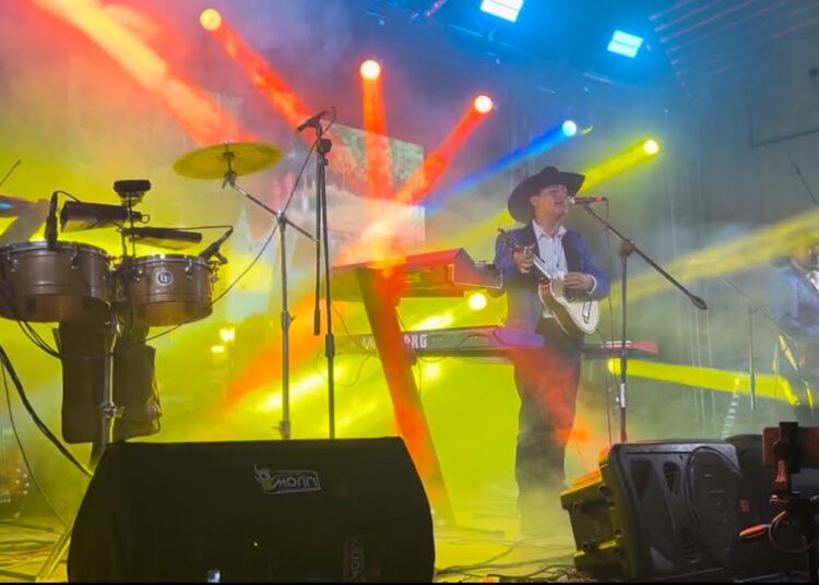 TRIO REALEZA HUAPANGUERA desde Salón Factores Mutuos (Monterrey N.L.)