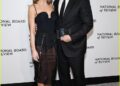 Leonardo DiCaprio agradece à mãe no NBR Gala e diz que esperou 25 anos por um filme como ‘Uma batalha após a outra’: foto 5265797 | Amy Ryan, Benicio Del Toro, Emily Blunt, Joel Edgerton, Leonardo DiCaprio, Maggie Gyllenhaal, Martin Scorsese, Michael B Jordan, Paul Rudd, Peter Sarsgaard, Rose Byrne, Stellan Skarsgard Fotos | Just Jared: notícias e fofocas sobre celebridades