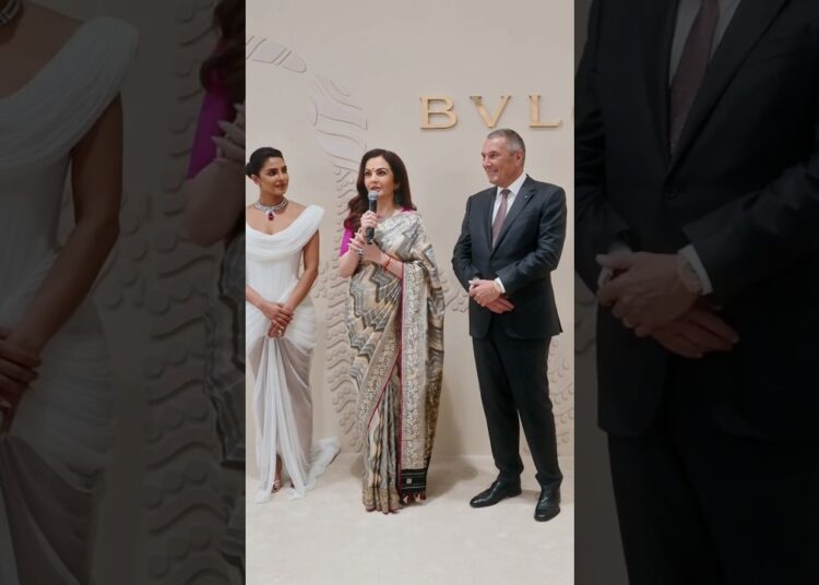 🌸 Nita Ambani with Baua Devi | Championing Indian Art at Bvlgari Serpenti Infinito Exhibition ✨