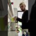 ☕ Zé felipe passando o café da manhã em casa 🏡💙 #viral #humildade #celebridades