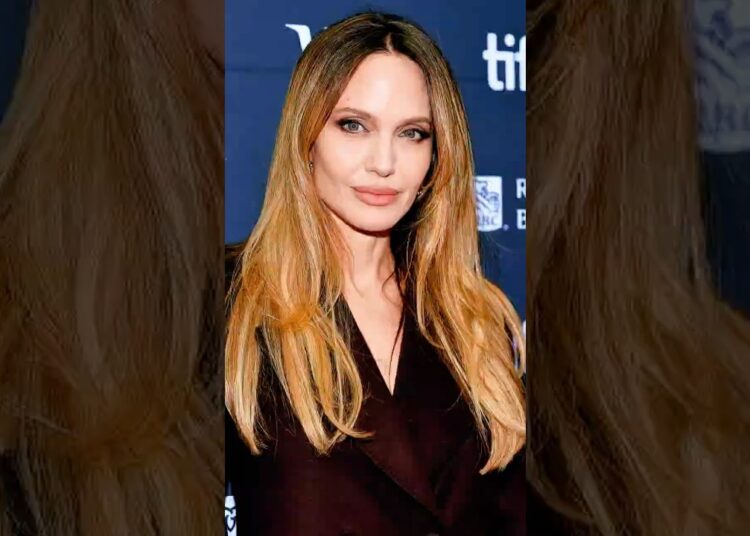 4 CELEBRIDADES que COLECIONAM coisas ASSUSTADORAS.#famosos2025 #hollywood #brasil #curiosidades