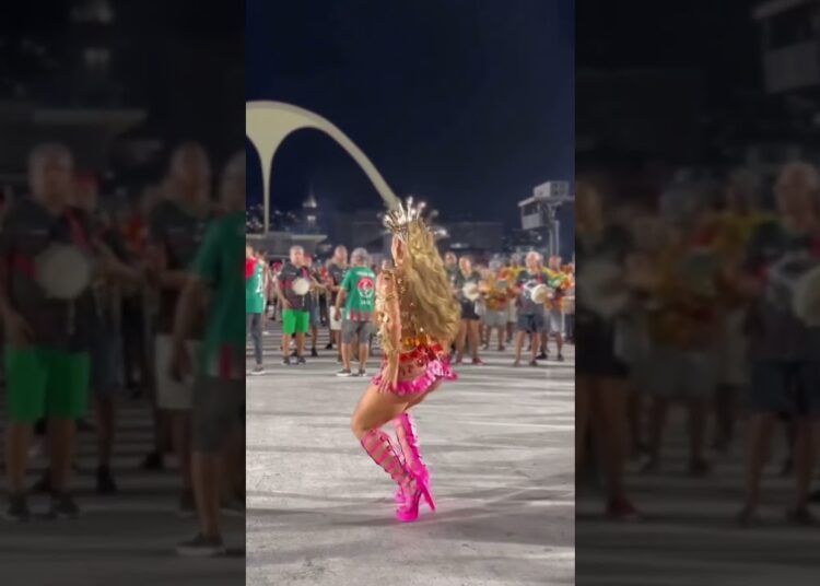 Paola Oliveira arrasou no samba #famosas #celebridades #carnaval #samba