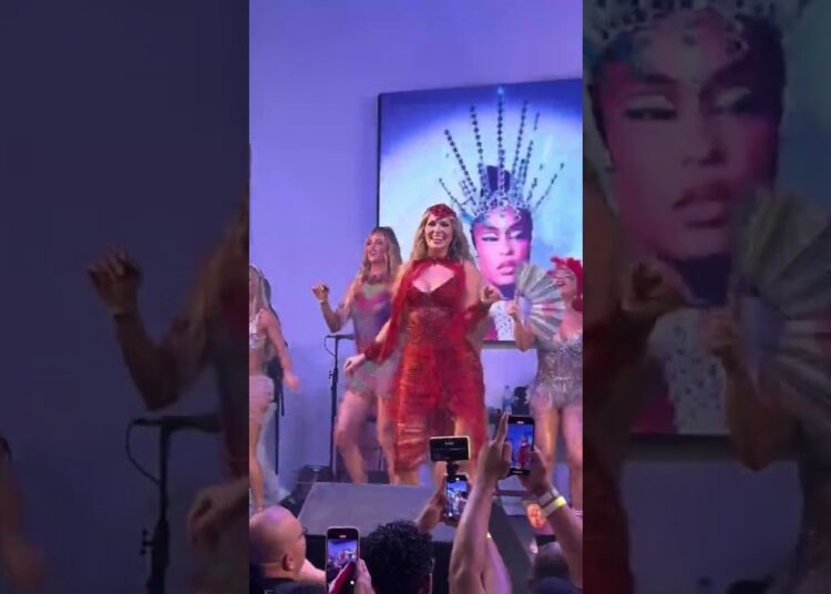 Lívia arrasando #celebridades #carnaval #famosas