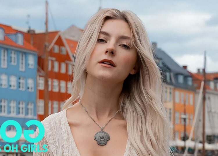 Top 7 Prnstars with Soft & Captivating Eyes