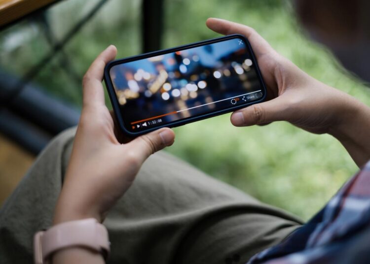 A ascensão do streaming: smartphones como centros de entretenimento