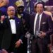 Berry Gordy, à esquerda, e Smokey Robinson
