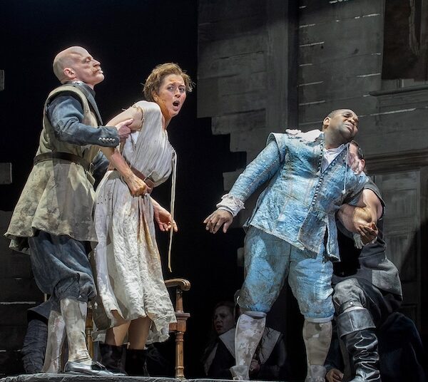 A música de Bellini e o excelente elenco vencem os excessos da direção em “Puritani” do Met