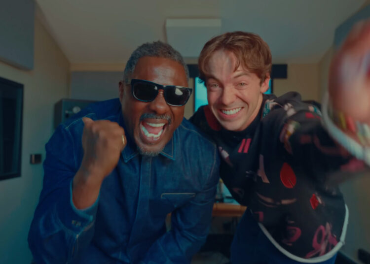A nova música de Connor Price e Idris Elba faz as pessoas falarem, mas a surpreendente história de origem da colaboração na verdade remonta a 5 anos