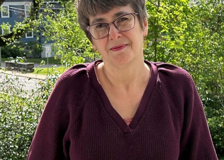 A poetisa da Virgínia, Lesley Wheeler, lê em Bardic Trails | Artes e Entretenimento