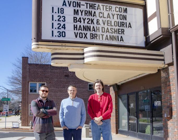 AVON Theatre traz novas multidões para um local histórico de música em Avondale Estates