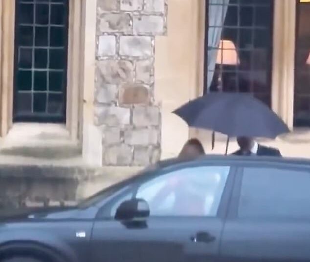 Alguém está ao volante... de salto alto! Kate deixa os fãs surpresos com sua natureza realista ao ser flagrada dirigindo para uma recepção chamativa no Castelo de Windsor