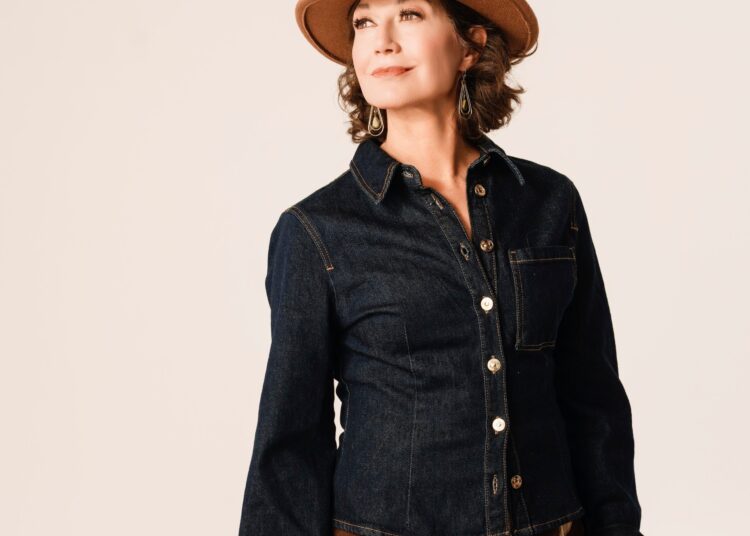 Amy Grant lança novo single contemplativo ‘The 6th of January (Yasgur’s Farm)’