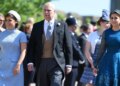 Andrew 'mantendo distância' de Beatrice e Eugenie | Galeria