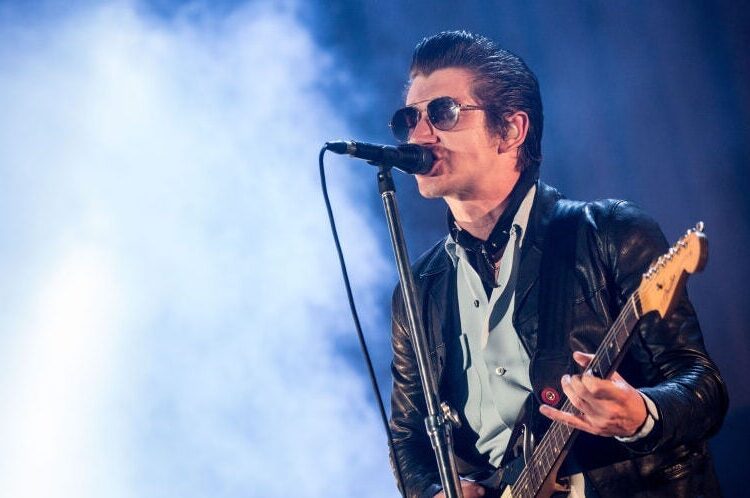 Arctic Monkeys retorna com a primeira música nova em quatro anos