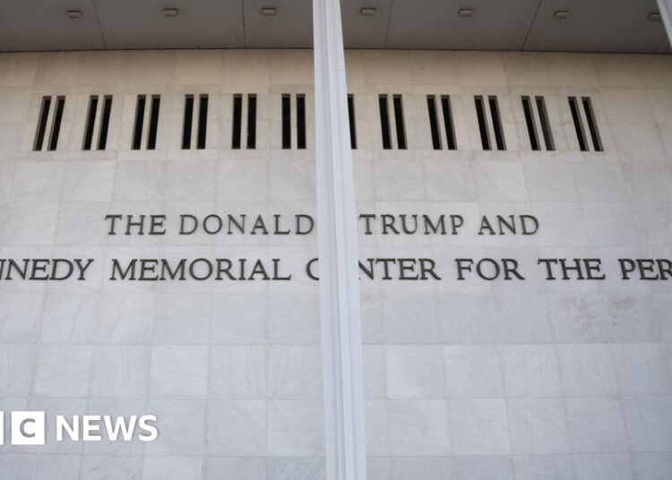 Artistas cancelam shows no Kennedy Center após mudança de nome de Trump