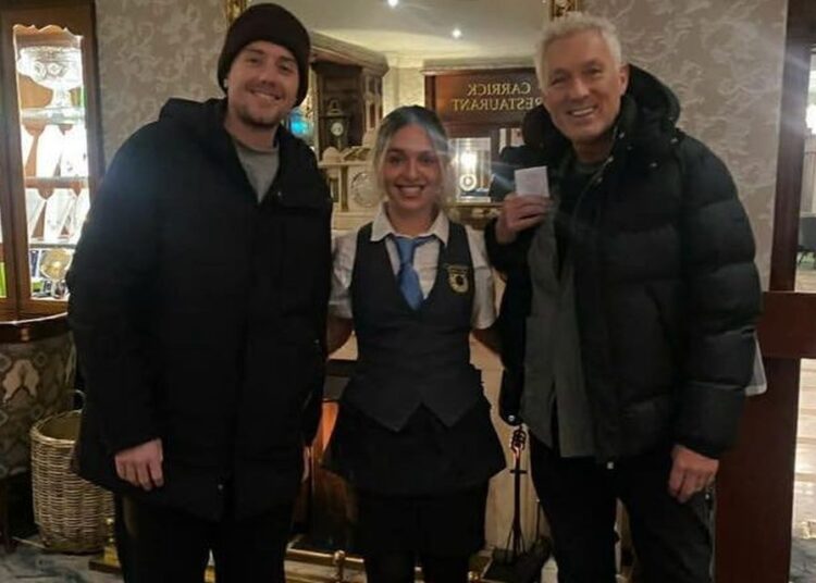 As celebridades Martin e Roman Kemp se hospedam no hotel Louth enquanto filmam uma nova série na Irlanda