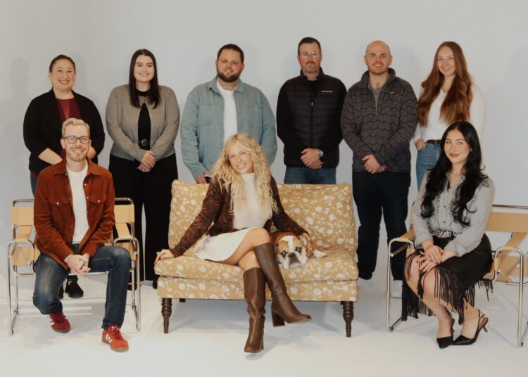 Ashley Anne assina com One Spark Entertainment