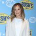 Ashley Tisdale romper com seu grupo de mães “tóxicas” é um bom presságio de fofoca para 2026