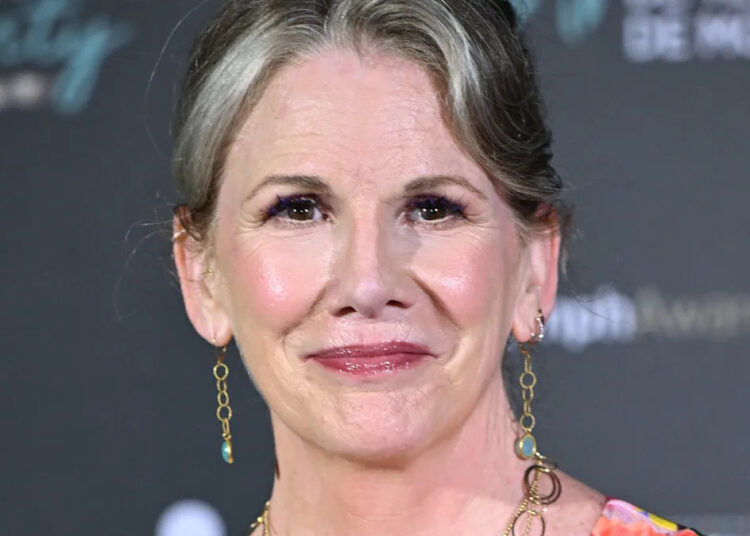 Atriz de 'The Waltons' se dirige publicamente a Melissa Gilbert em meio a acusações de Timothy Busfield