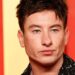 Barry Keoghan mostra a transformação dos Beatles na estreia de Crime 101