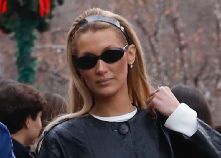 Bella Hadid defende bandanas em 2026