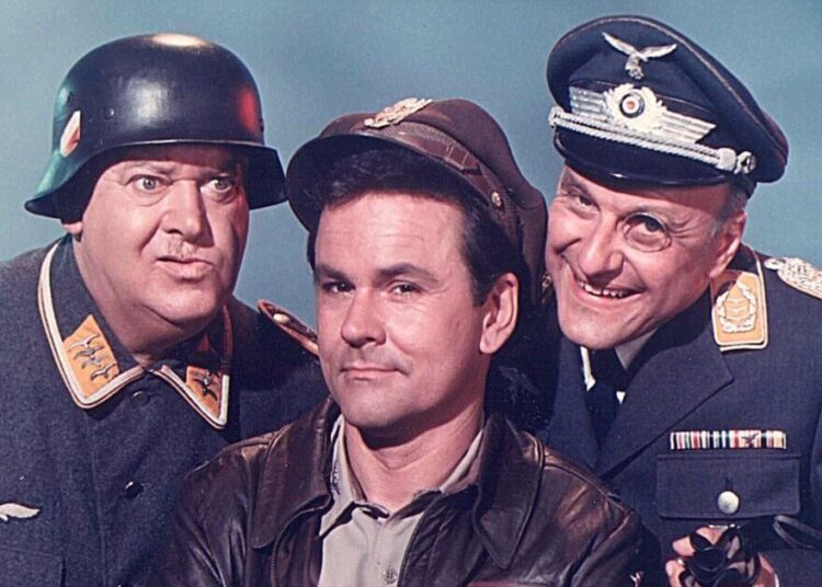 Bruce Bilson morto: estrela de Hogan's Heroes morre enquanto tributos devastados inundam | Notícias de celebridades | Showbiz e TV