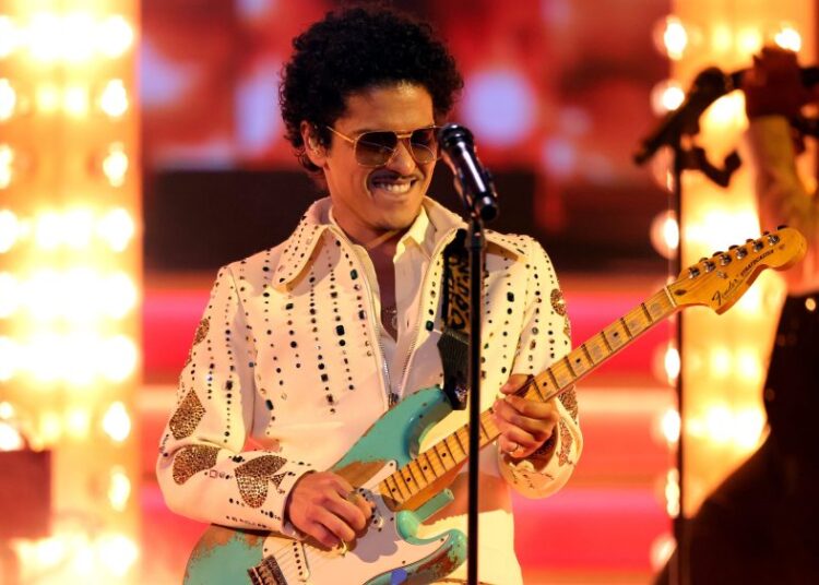Bruno Mars anuncia novo álbum 'The Romantic', single de preparação para sexta-feira