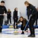Catherine e William curtem curling em Stirling